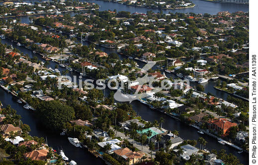 Houses in Miami. - © Philip Plisson / Plisson La Trinité / AA11398 - Photo Galleries - Pleasure and Cruising Monohulls