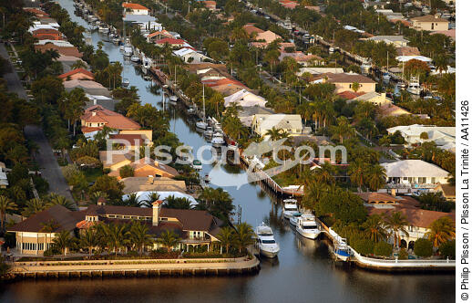 Houses on Miami coast. - © Philip Plisson / Plisson La Trinité / AA11426 - Photo Galleries - Pleasure and Cruising Monohulls
