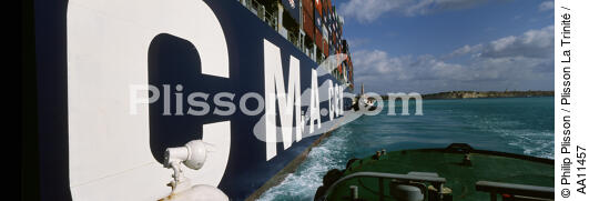 Porte-conteneurs à Malte. - © Philip Plisson / Plisson La Trinité / AA11457 - Nos reportages photos - Porte-conteneurs