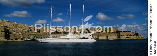 Le Ponant à Malte. - © Philip Plisson / Plisson La Trinité / AA11460 - Nos reportages photos - Ciel bleu