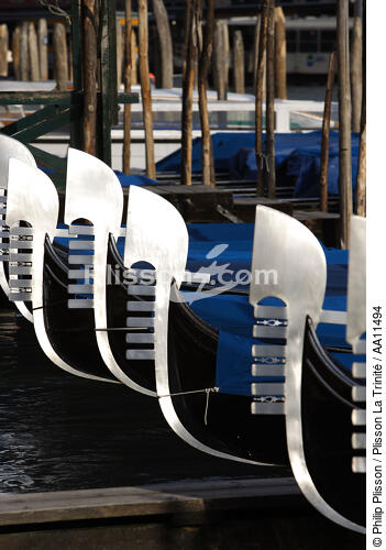 Gondoles à Venise. - © Philip Plisson / Plisson La Trinité / AA11494 - Nos reportages photos - Italie