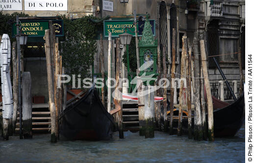 Venise. - © Philip Plisson / Plisson La Trinité / AA11544 - Nos reportages photos - Gondole