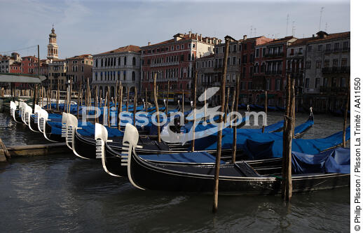 Gondoles à Venise. - © Philip Plisson / Plisson La Trinité / AA11550 - Nos reportages photos - Venise sous tous les angles