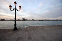 On Venice quay's. © Philip Plisson / Plisson La Trinité / AA11569 - Photo Galleries - Quay
