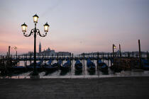 Gondoles à Venise. © Philip Plisson / Plisson La Trinité / AA11573 - Nos reportages photos - Venise sous tous les angles