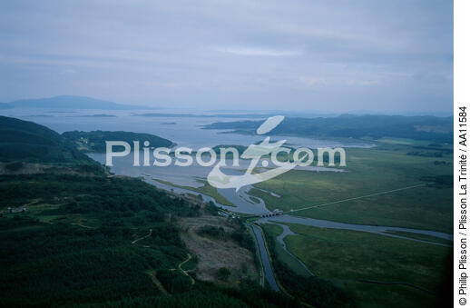 The channel of Crinan in Scotland. - © Philip Plisson / Plisson La Trinité / AA11584 - Photo Galleries - Lock