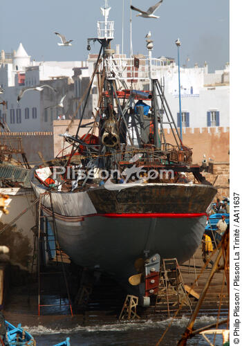 Fishing vessel in the port of Essaouira. - © Philip Plisson / Plisson La Trinité / AA11637 - Photo Galleries - Essaouira