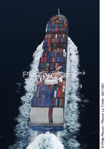 Container ships in the Rail of Ouessant. - © Philip Plisson / Plisson La Trinité / AA11661 - Photo Galleries - CMA CGM Marco Polo