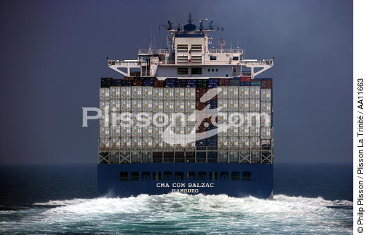 Container ships in the Rail of Ouessant. - © Philip Plisson / Plisson La Trinité / AA11663 - Photo Galleries - CMA CGM Marco Polo