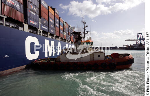 Porte-conteneurs à Malte. - © Philip Plisson / Plisson La Trinité / AA11667 - Nos reportages photos - Le CMA CGM Marco Polo