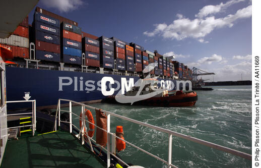 Container ships In Malta. - © Philip Plisson / Plisson La Trinité / AA11669 - Photo Galleries - CMA CGM Marco Polo