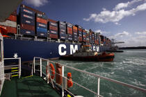 Container ships In Malta. © Philip Plisson / Plisson La Trinité / AA11669 - Photo Galleries - Malta