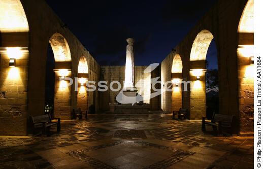 Valletta by night. - © Philip Plisson / Plisson La Trinité / AA11684 - Photo Galleries - Colours of Malta