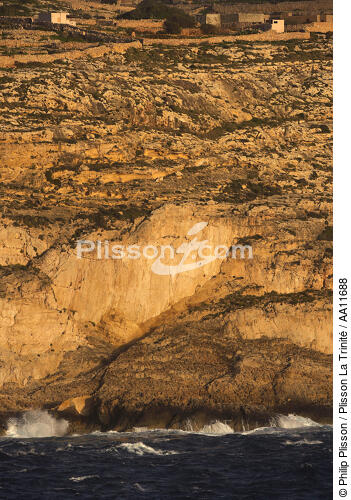 Côte sauvage de Malte. - © Philip Plisson / Plisson La Trinité / AA11688 - Nos reportages photos - Les couleurs de Malte