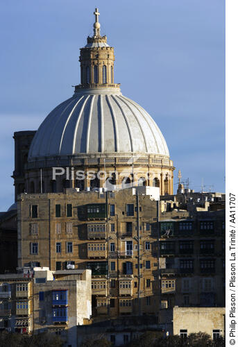 The dome of Saint Paul church in Valletta. - © Philip Plisson / Plisson La Trinité / AA11707 - Photo Galleries - Blue sky