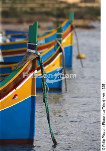 Hull of boat in Malta. - © Philip Plisson / Plisson La Trinité / AA11725 - Photo Galleries - Bow
