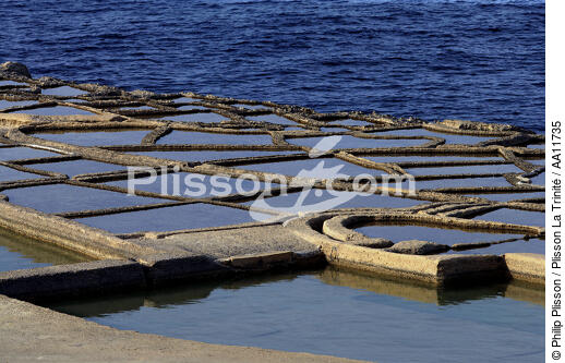 Saltworks on Gozo island. - © Philip Plisson / Plisson La Trinité / AA11735 - Photo Galleries - Salt marshes