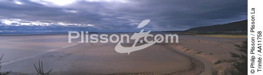 Fundy Bay. - © Philip Plisson / Plisson La Trinité / AA11758 - Photo Galleries - Grey sky