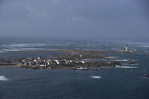 The island of Sein. © Philip Plisson / Plisson La Trinité / AA11809 - Photo Galleries - Lighthouse [29]