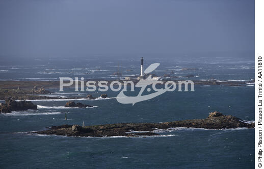 The island of Sein. - © Philip Plisson / Plisson La Trinité / AA11810 - Photo Galleries - Grey sky