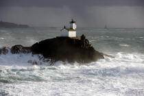 The lighthouse of Tevennec. © Philip Plisson / Plisson La Trinité / AA11813 - Photo Galleries - Wave