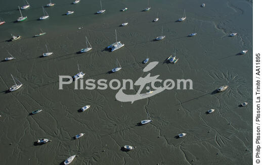 Low tide. - © Philip Plisson / Plisson La Trinité / AA11895 - Photo Galleries - Low tide
