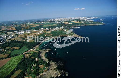 Aerial shot of Brest Harbour. - © Philip Plisson / Plisson La Trinité / AA11916 - Photo Galleries - Good weather
