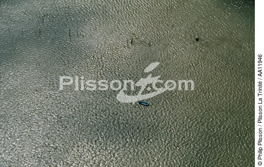 Marée basse. - © Philip Plisson / Plisson La Trinité / AA11946 - Nos reportages photos - Marée basse