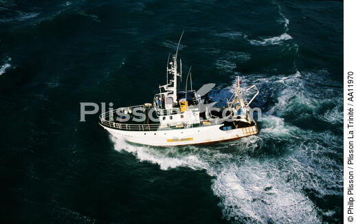 Ifremer boat. - © Philip Plisson / Plisson La Trinité / AA11970 - Photo Galleries - Wake