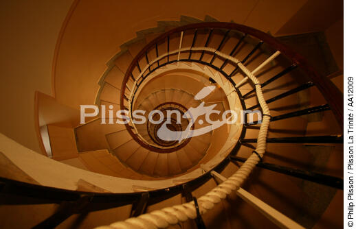 The staircase of Garoupe lighthouse in Antibes. - © Philip Plisson / Plisson La Trinité / AA12009 - Photo Galleries - Details