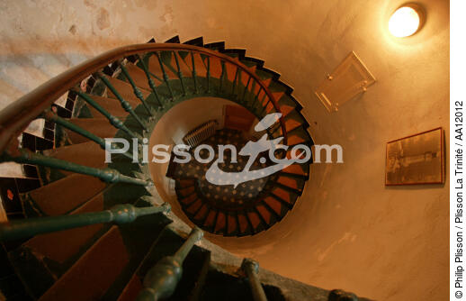 L' escalier du phare de Porquerolles. - © Philip Plisson / Plisson La Trinité / AA12012 - Nos reportages photos - Escalier