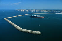 The port of Anfiter. © Philip Plisson / Plisson La Trinité / AA12040 - Photo Galleries - Oil tanker