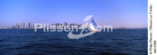 Sailing boat in Dubai. - © Philip Plisson / Plisson La Trinité / AA12086 - Photo Galleries - Good weather