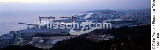 Chantier maritime Hyundai à Ulsan. - © Philip Plisson / Plisson La Trinité / AA12100 - Nos reportages photos - Corée du Sud