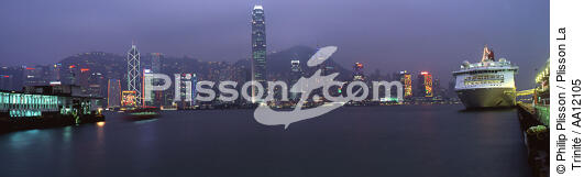 Hong Kong de nuit. - © Philip Plisson / Plisson La Trinité / AA12105 - Nos reportages photos - Ville