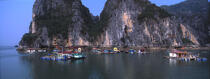 Floating village in the Along Bay in Vietnam. © Philip Plisson / Plisson La Trinité / AA12116 - Photo Galleries - Good weather