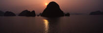 Sunset on the Along Bay in Vietnam. © Philip Plisson / Plisson La Trinité / AA12122 - Photo Galleries - Dusk
