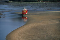 Marée basse dans l'Aberwrach. © Philip Plisson / Plisson La Trinité / AA12138 - Nos reportages photos - Marée