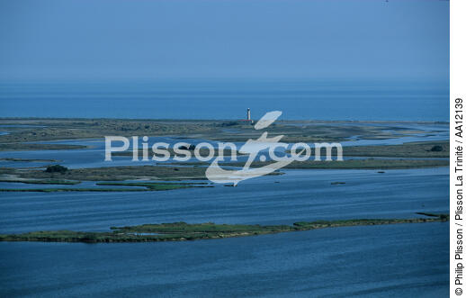 Beauduc lighthouse. - © Philip Plisson / Plisson La Trinité / AA12139 - Photo Galleries - Good weather