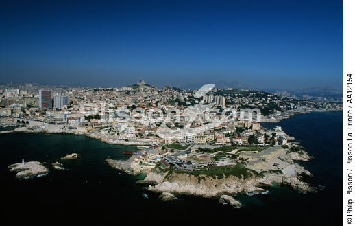 The town of Marseille. - © Philip Plisson / Plisson La Trinité / AA12154 - Photo Galleries - Sky