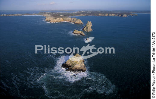 Les Tas de Pois. - © Philip Plisson / Plisson La Trinité / AA12173 - Nos reportages photos - Mer calme