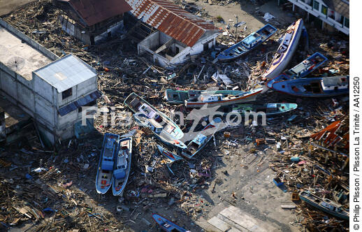 Banda Aceh, après le Tsunami, sur l'île de Sumatra. - © Philip Plisson / Plisson La Trinité / AA12250 - Nos reportages photos - Fortune de mer