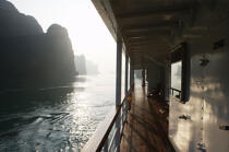 Gangway of the Emeraude in front of a temple in Along Bay. © Philip Plisson / Plisson La Trinité / AA12437 - Photo Galleries - Ha Long Bay
