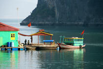 Dwelling in Along Bay. © Philip Plisson / Plisson La Trinité / AA12441 - Photo Galleries - Along Bay, Vietnam