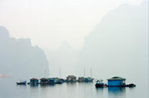 A village in the fog of Along Bay. © Philip Plisson / Plisson La Trinité / AA12465 - Photo Galleries - Along Bay, Vietnam