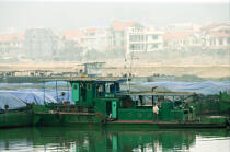 Barges in the port of Along. © Philip Plisson / Plisson La Trinité / AA12466 - Photo Galleries - Vietnam