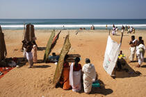 Offrandes sur la plage de Varkala. © Philip Plisson / Plisson La Trinité / AA12514 - Nos reportages photos - Kerala