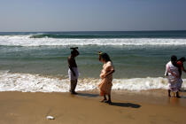 Offrandes sur la plage de Varkala. © Philip Plisson / Plisson La Trinité / AA12516 - Nos reportages photos - Ville [Kerala]