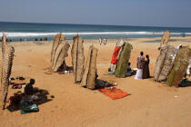 Offrandes sur la plage de Varkala. © Philip Plisson / Plisson La Trinité / AA12517 - Nos reportages photos - Kerala