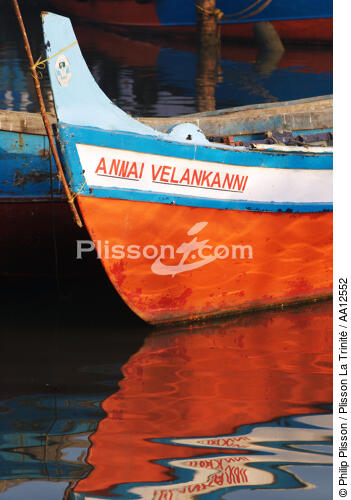 Fishing vessel in Cochin. - © Philip Plisson / Plisson La Trinité / AA12552 - Photo Galleries - Bow